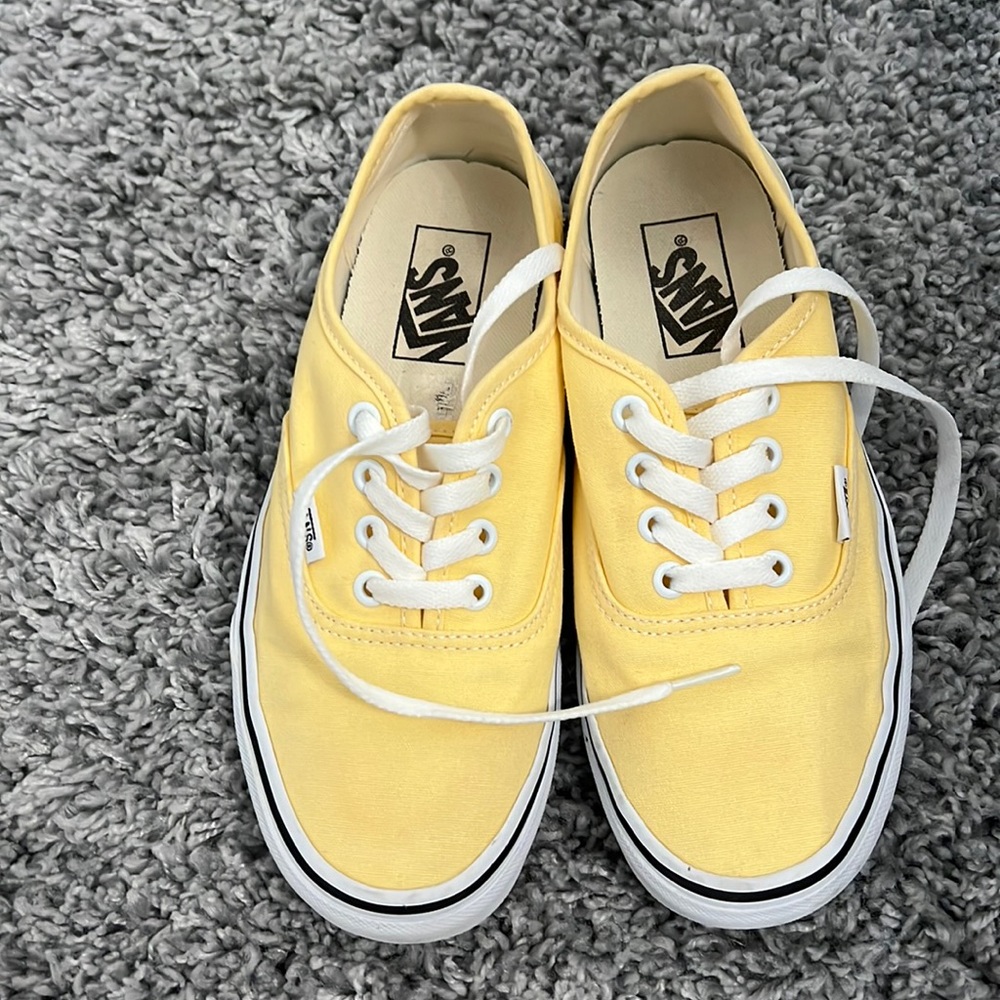 New vans low top size 7.5 in woman Pastel yellow
